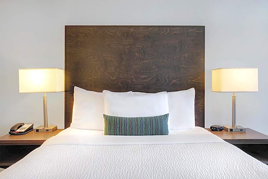 Days Inn by Wyndham Victoria Airport Sidney