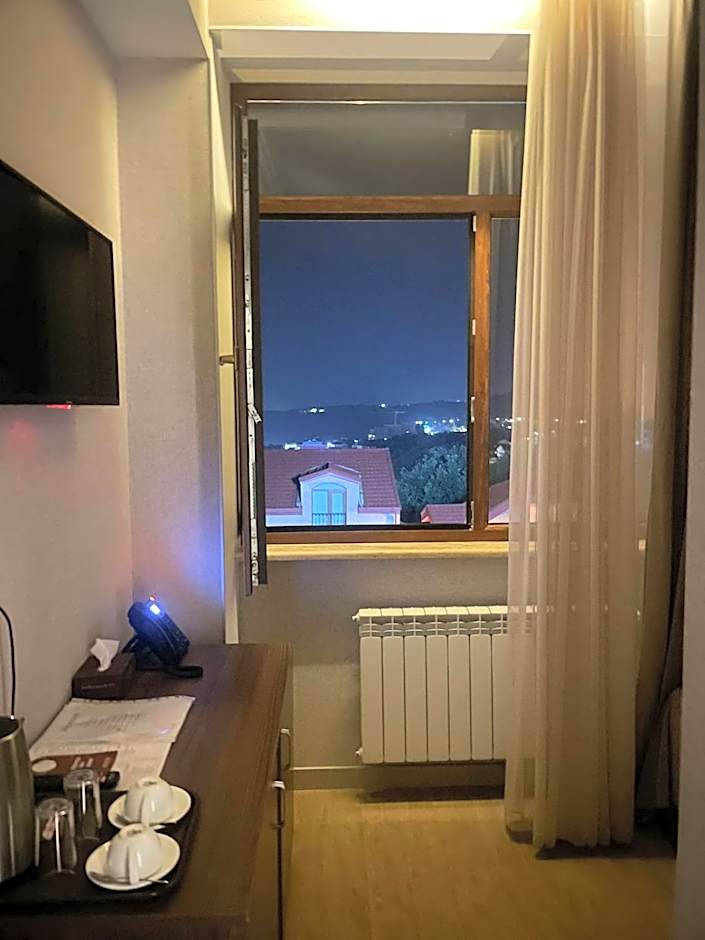 Photo 1 of 10 of Twin Room with City View