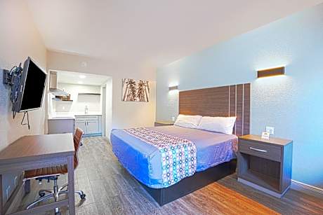 King Bed with Kitchenette
