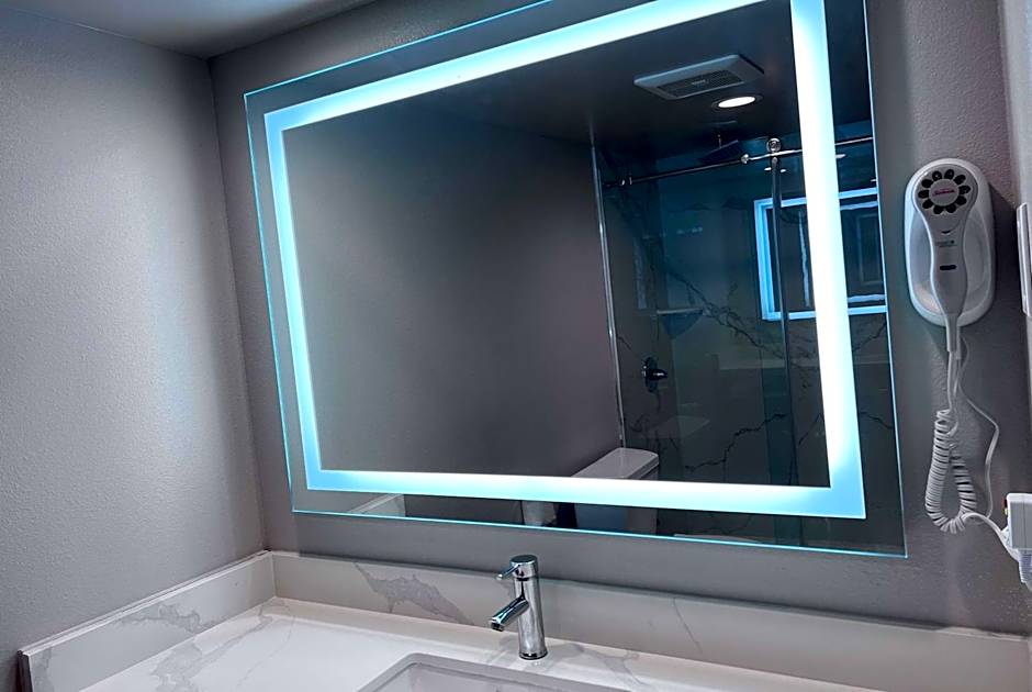 La Quinta Inn by Wyndham Costa Mesa / Newport Beach