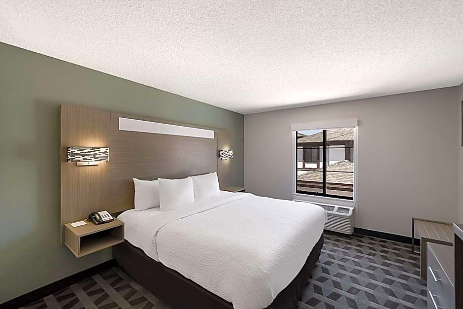 Quality Inn & Suites DFW Airport South