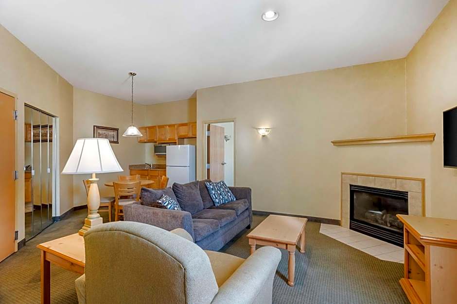 Best Western Plus Revere Inn And Suites