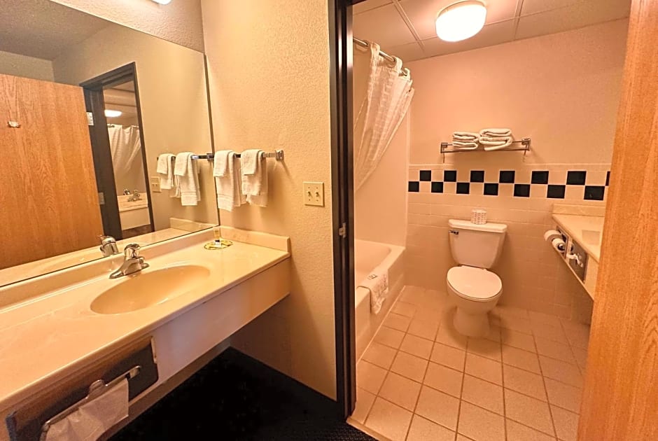 Shell Lake Lodge, a Travelodge by Wyndham