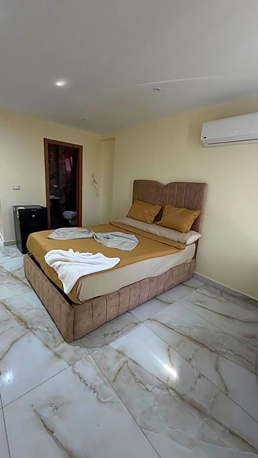 Amon Ra Hotel