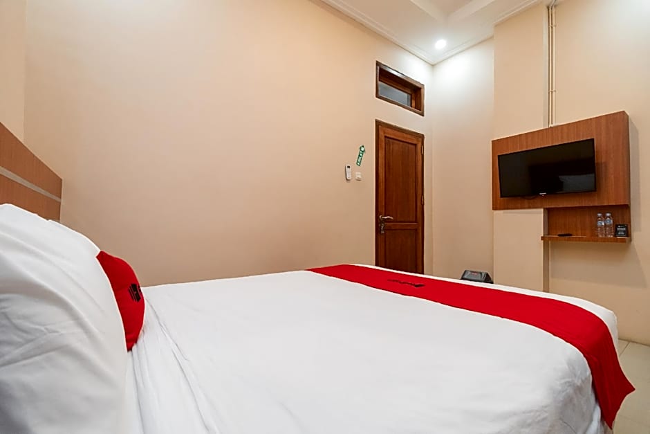 RedDoorz Syariah near RS Mata Padang