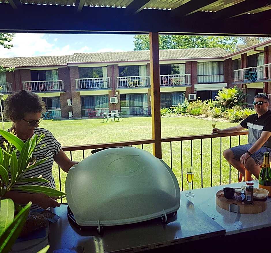 Motel Sierra - Bright