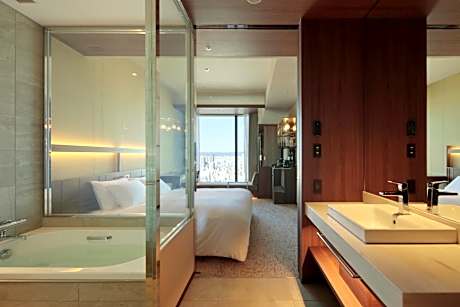 Executive King Room with Sofa Bed - Non-Smoking