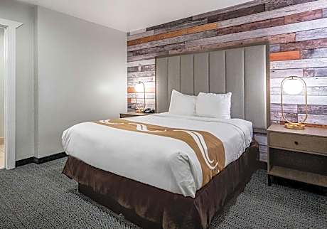 Queen Room - Accessible/Non-Smoking