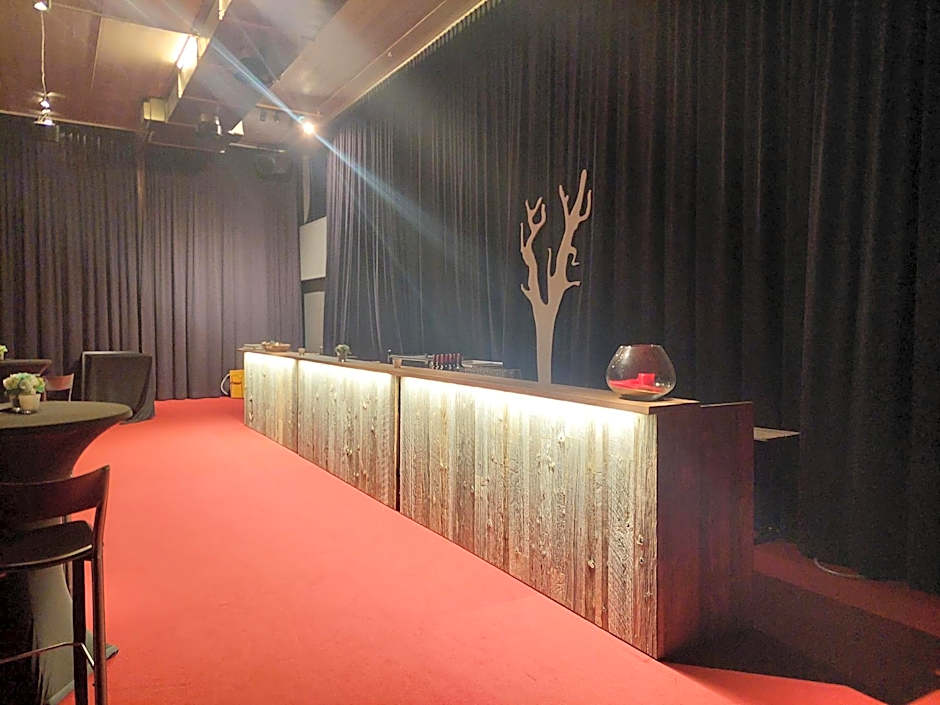 D-Hotel