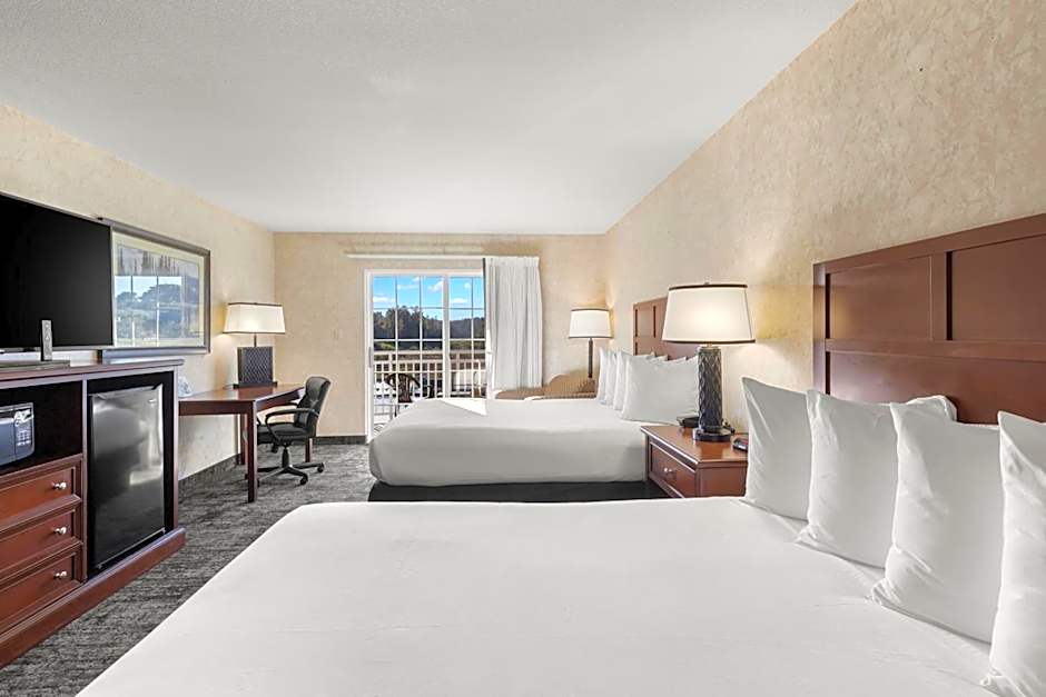 Photo 1 of 10 of 2 Queen Beds, View, Balcony