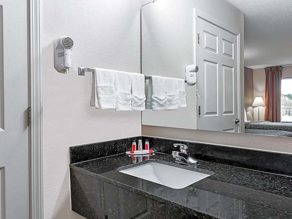 Days Inn by Wyndham Lugoff