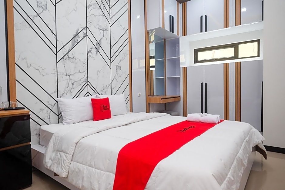 RedDoorz Syariah at Tasneem Puspowarno Semarang