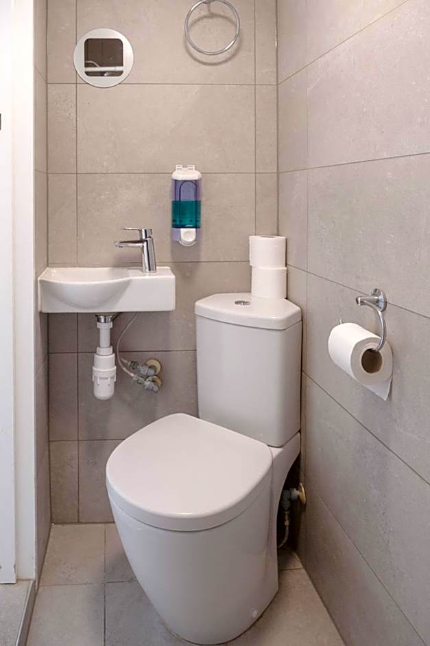 Astor Kensington Hostel