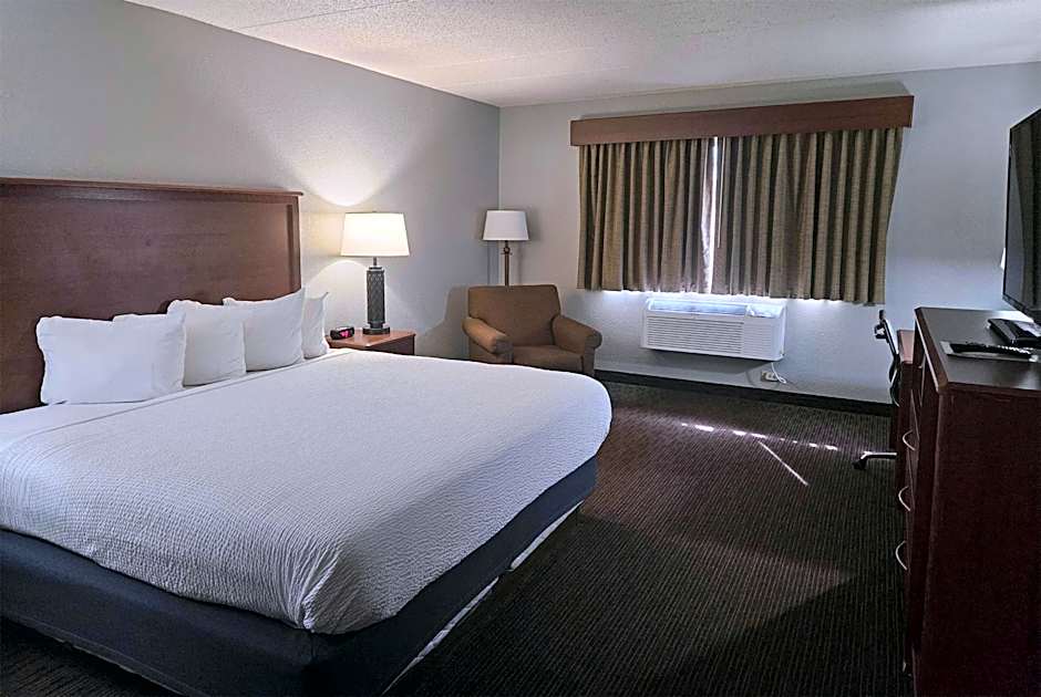 AmericInn by Wyndham Marshall