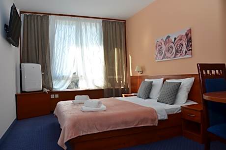 Double or Twin Room with Sea View