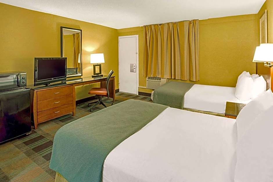 Travelodge by Wyndham Silver Spring
