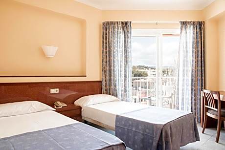 Twin Room with Extra Bed (2 Adults + 1 Child)