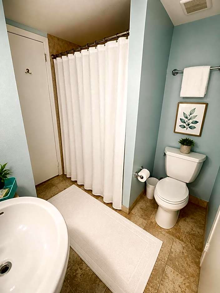 Waterfront Resort Condo w Beach