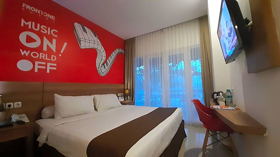 Front One Hotel Pamekasan Madura