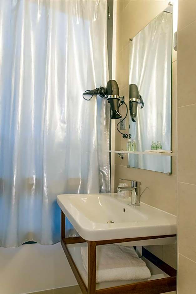 Hotel Sixteen Paris Montrouge