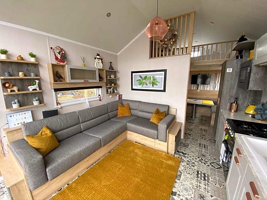 Arranview Lochside Pods & Lodges all with private Hot-tubs