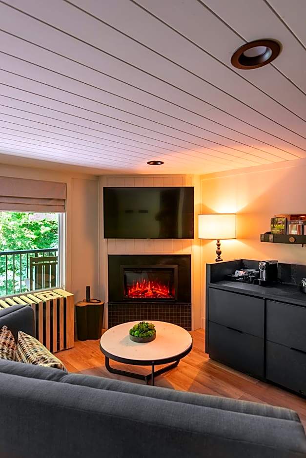 Historic Rocky Waters Inn, A Small Luxury Hotel