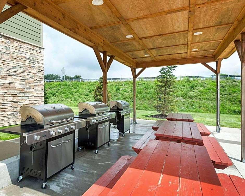 Suburban Studios Triadelphia - Wheeling at The Highlands