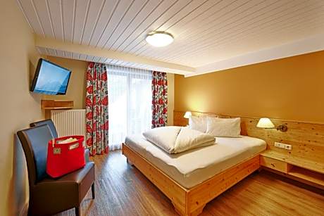 Apartment (4 Adults)