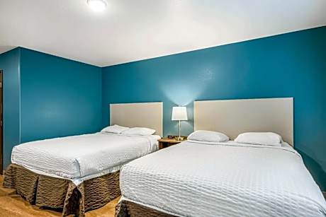 Queen Room with Two Queen Beds and Tub - Accessible/Non Smoking