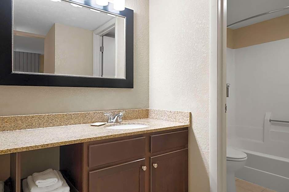 Eastland Suites Hotel & Conference Ctr, Trademark by Wyndham