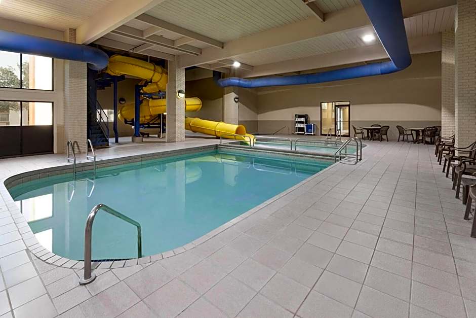 Baymont by Wyndham Jamestown Conference Center & Water Park