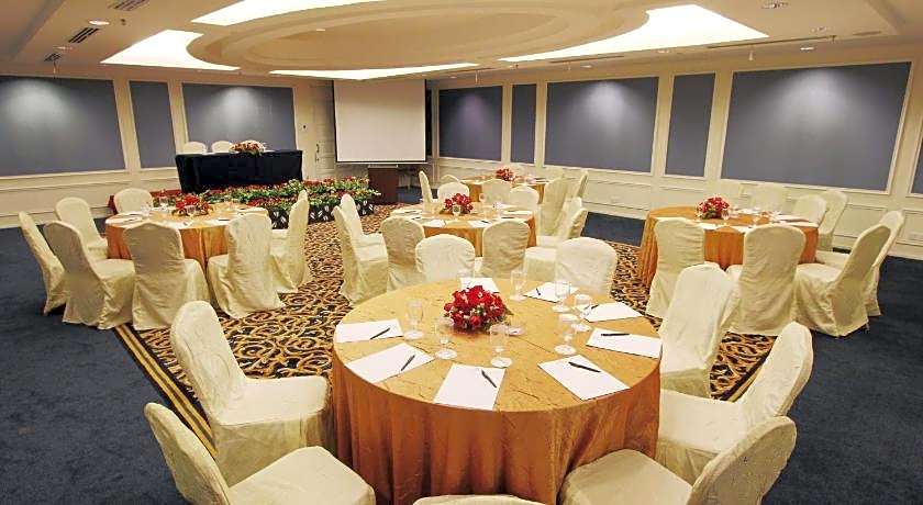 Harmoni One Convention Hotel & Service Apartments