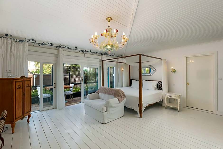 Sabrinas Haus - Adult Only +14