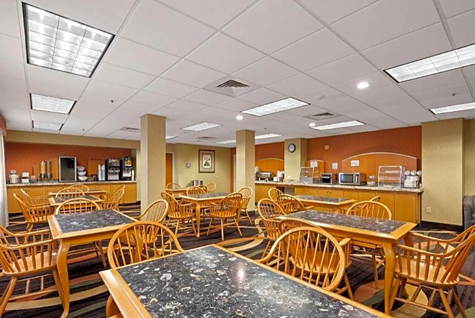 AmericInn by Wyndham Denver Airport