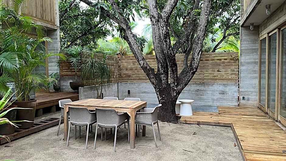 Ona & Nami - Casa Macu Saladita surf break