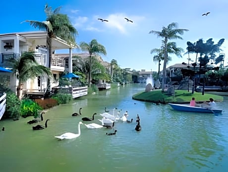 Swan Lake Villa Resort