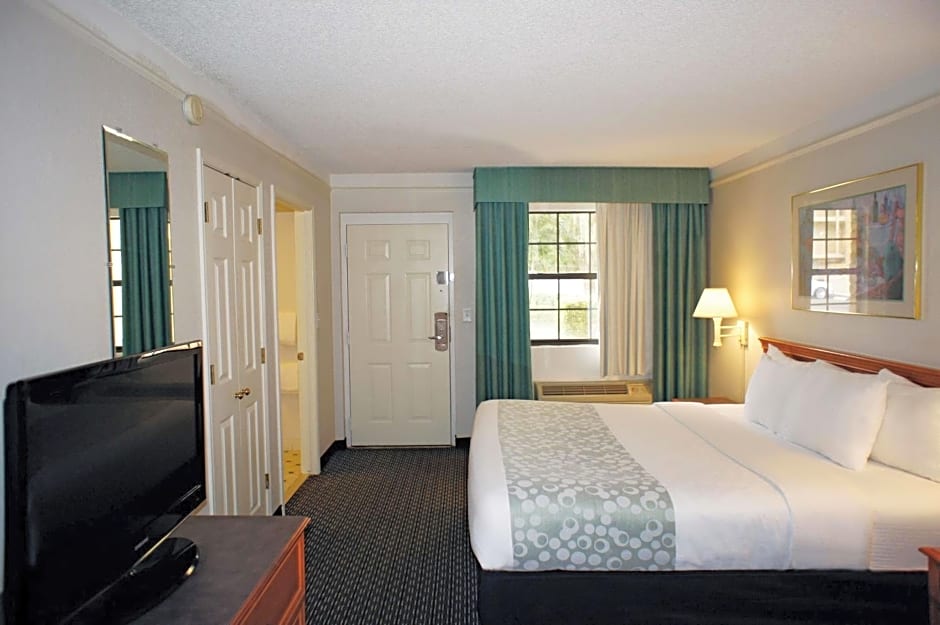 La Quinta Inn & Suites by Wyndham Tampa Bay Pinellas Park Clearw