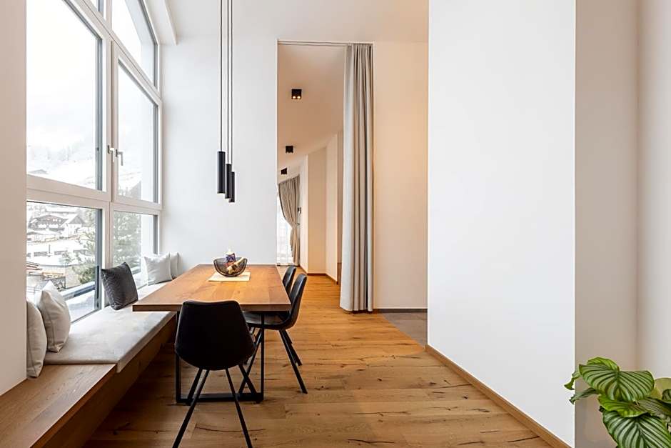 Max Mountain Apartments