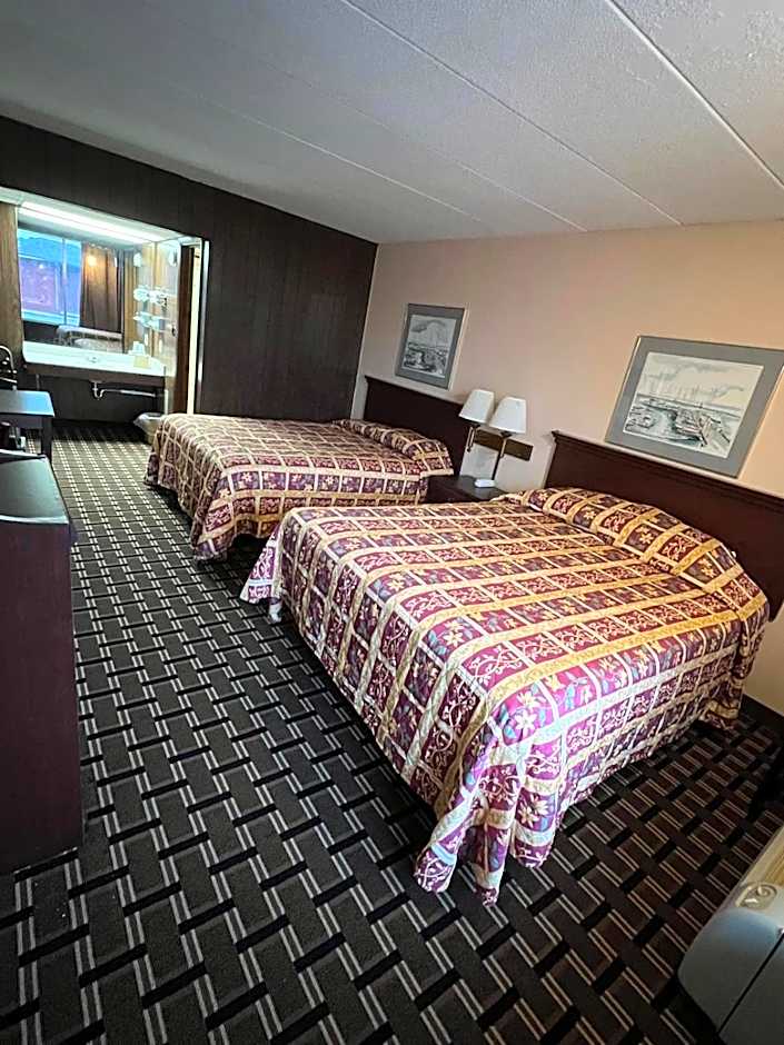 Budget Host Village Inn