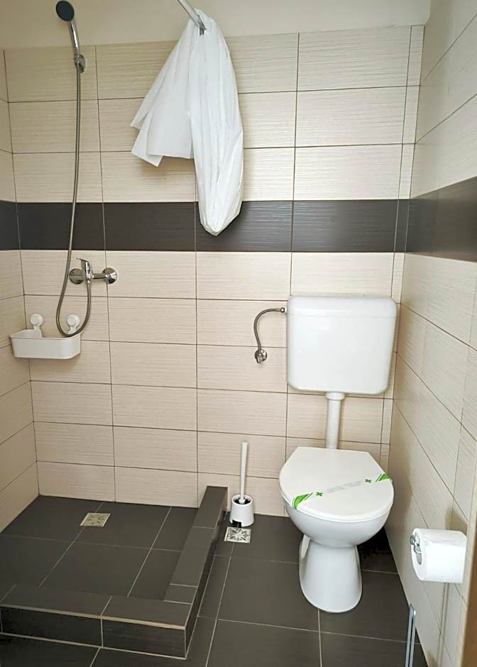 Adriana Touristik Hostel 3 Stele Arad