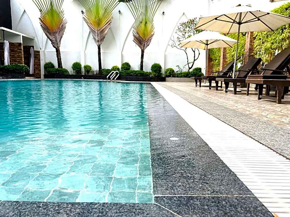 Aristocrat Residence & Hotel