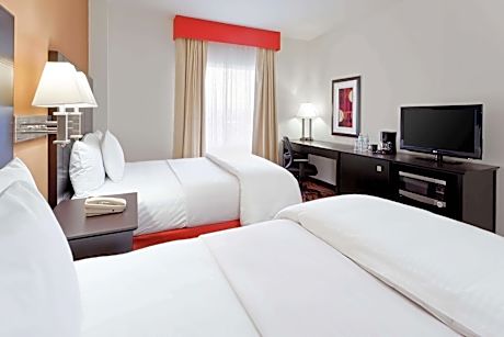 Queen Room with Two Queen Beds and City View - Non-Smoking