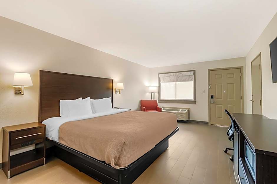 Quality Inn & Suites I-10 Near Fiesta Texas