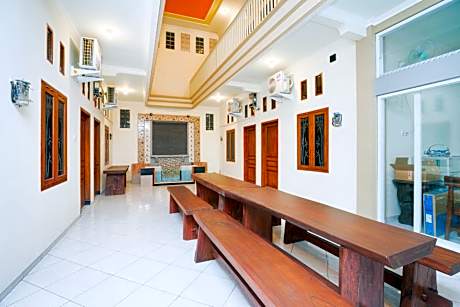 OYO 1642 Penginapan Anggrek Syariah 2