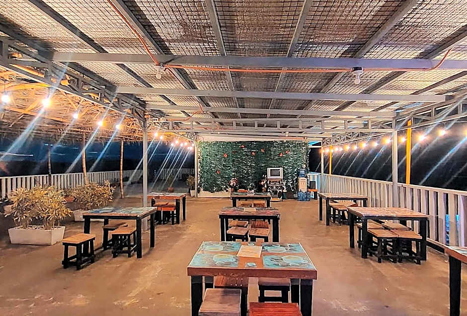 Jeanine's Travellers Inn by RedDoorz