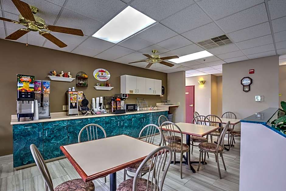 Super 8 by Wyndham Waterloo