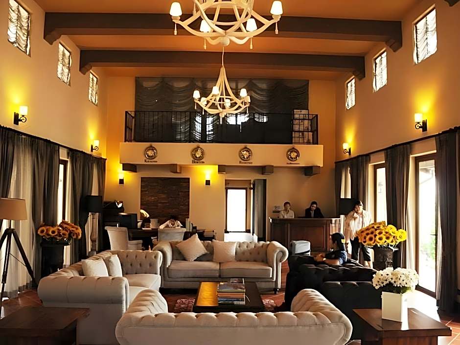 Toscana Valley Town Square Suites