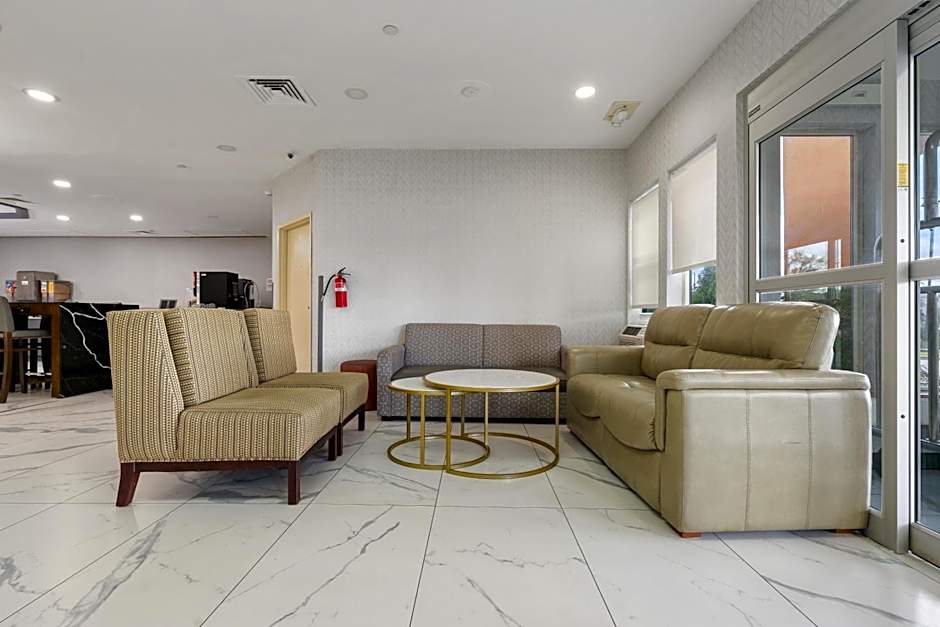 Chicago Club Inn & Suites