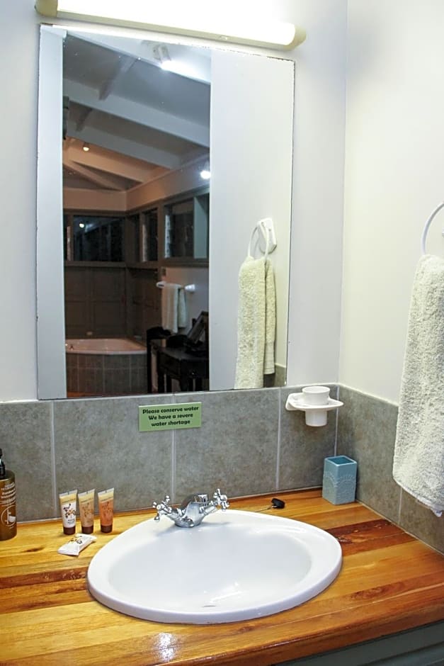 Khangela Private Game Lodge - Self Catering - Bedrooms are 3 Separate Chalets - Hluhluwe