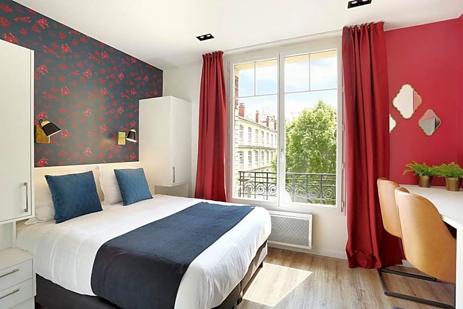 YAYS Paris Zola by Numa